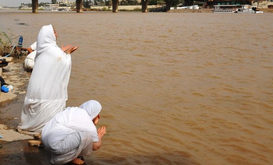 مراسم غسل تعمید در رودخانه دجله، در چارچوب طرح گفتگوی ادیان یونامی.